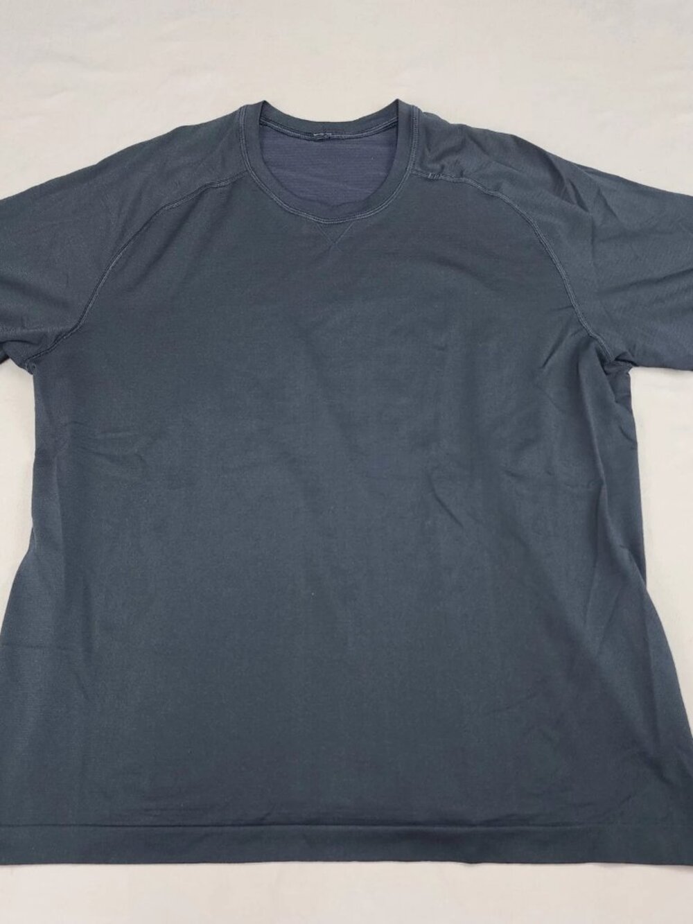 Lululemon Mens Large Dark Grey Athletic T-Shirt Short Sleeve Crew Neck Gym